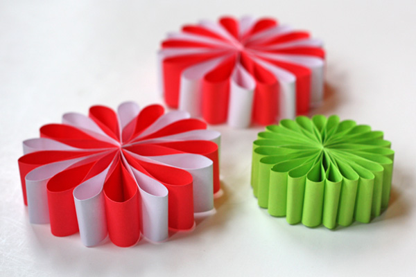 Simple paper Christmas ornament tutorial