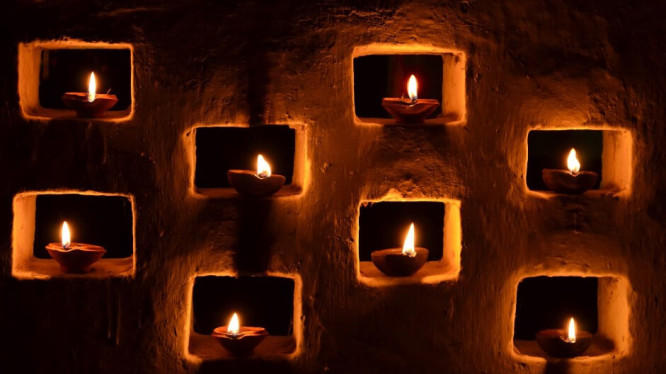 Simply Awesome Diyas with Golden Lights Ideas To Make Your Diwali Special