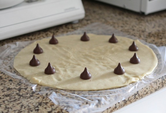 kisses-on-pie-crust DIY: Learn to Make Kiss Pies