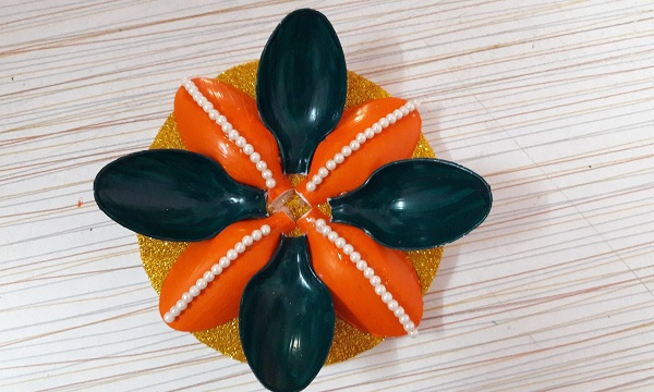 diy-diwali-diya-from-spoon-Diwali Diya Holder From Plastic Spoon