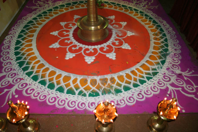 rangoli-designs-simple Low Cost Diwali Decoration Ideas