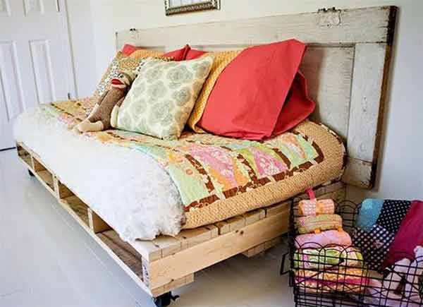 recycled-pallet-projects-26