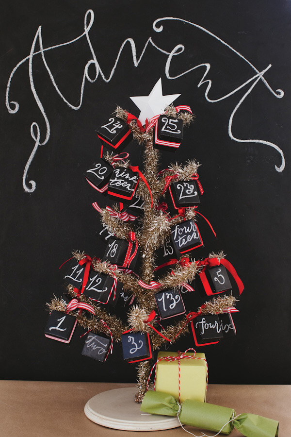 Chalkboard Advent Calendar: Holiday season Special Creative Ways to Use Chalkboard Paint Projects