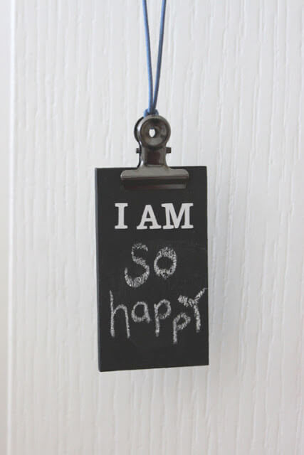 Chalkboard Pendants: DIY name tags Creative Ways to Use Chalkboard Paint Projects