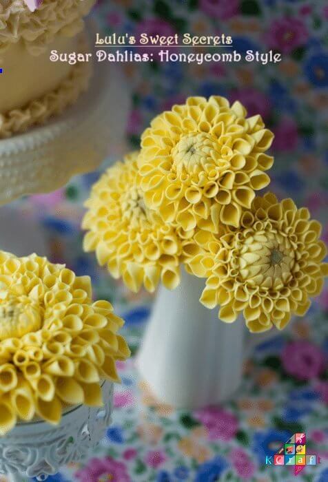 chrysanthemums-to-decorate-the-birthday-cake-a Daisy and chrysanthemum to decorate birthday cake