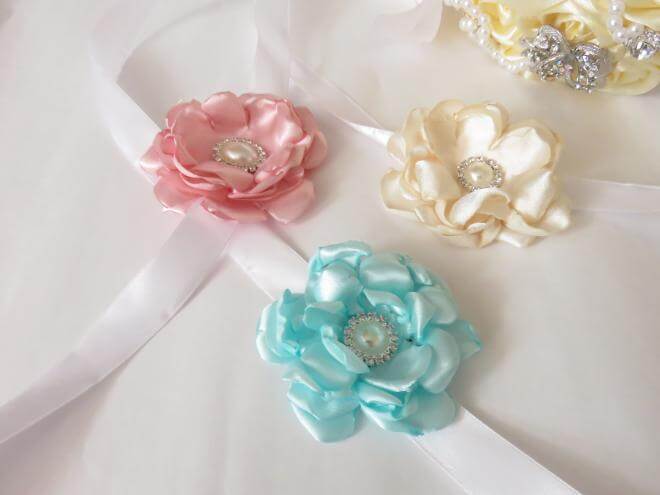 Bracelets-for-bridesmaids-k4craft-DIY: Bracelets for bridesmaids (Tutorial)