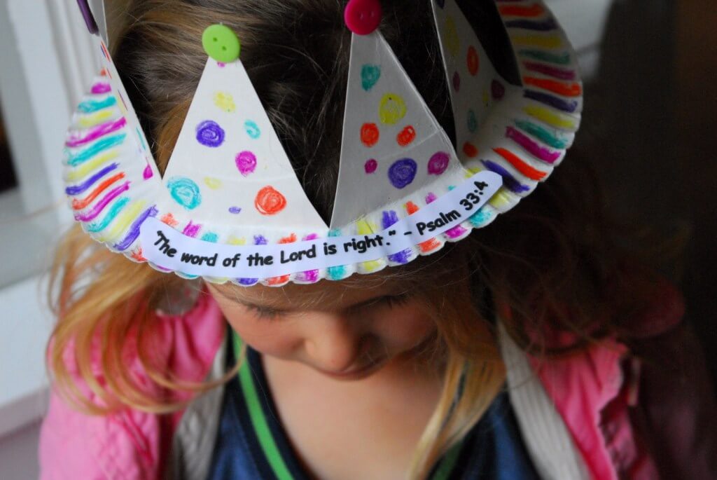 DIY Paper Plate Crown Birthdays, Crafts and Kids