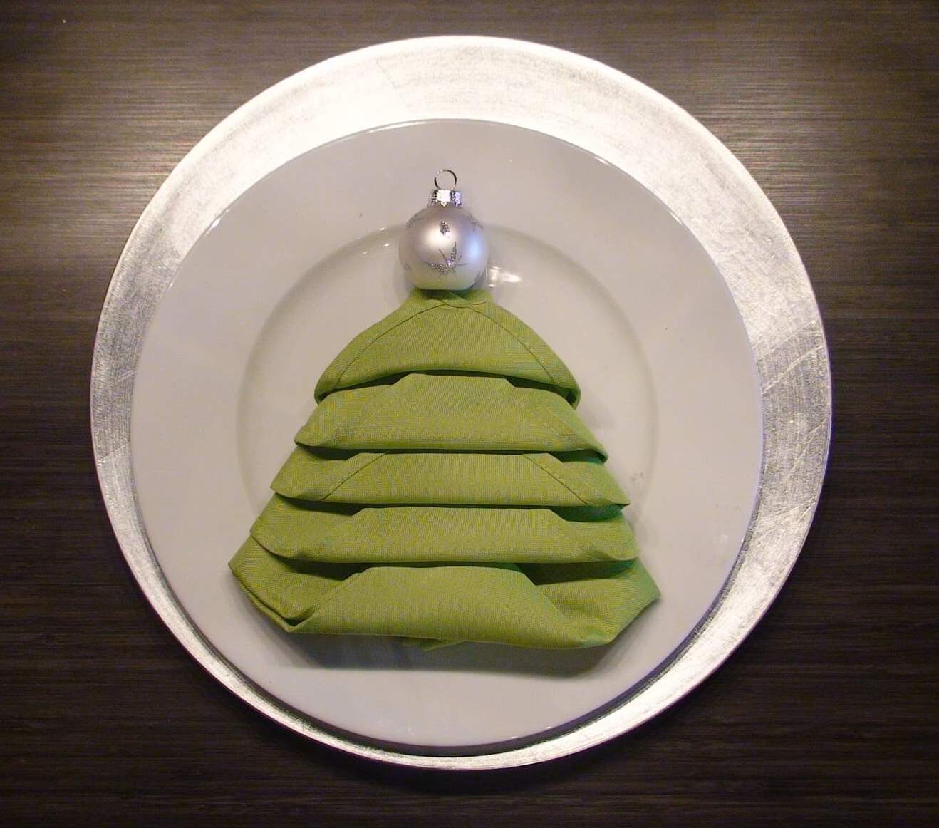 How to Make Christmas Tree Napkin Fold - Step by step (Tutorial)