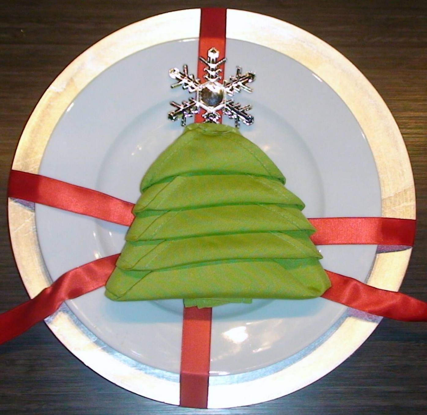 How to Make Christmas Tree Napkin Fold - Step by step (Tutorial)