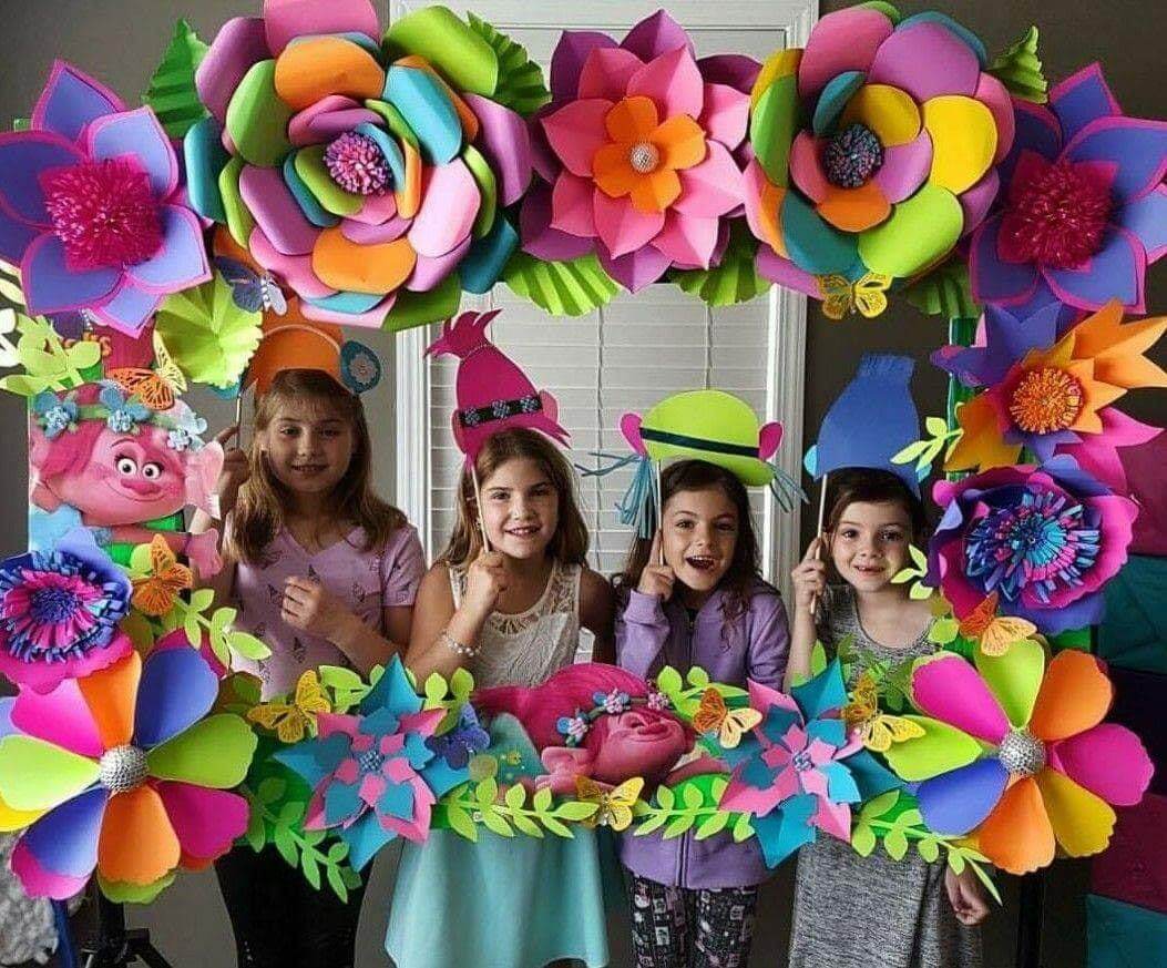 Big flowers school decoration ideas for spring School Decoration Ideas for Spring Season