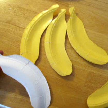  Cut-out yellow bananas Making bananas using plastic plates Yellow Crafts for Toddlers